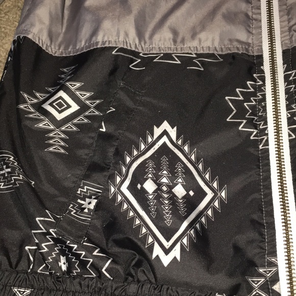 windbreaker - Picture 3 of 4